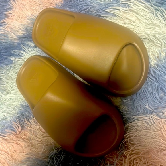 I am selling Yeezy adida slides, US 6.5/ UK 6 - Picture 3 of 8